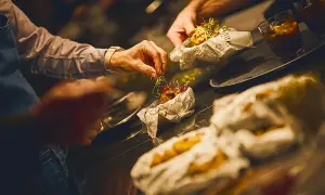 Frankfurts Gastronomie: Ihr Weg zu gefragten Jobs & Top-Gehältern