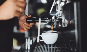 Die beste Gastro-Kaffeemaschine: Qualität & Profit steigern